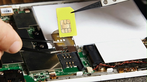 摩凯电子制作电子数码产品卡座案例